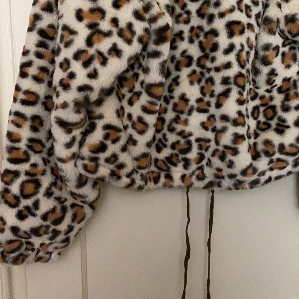 NWT Pink VS x know one cares leopard coat
sz: M - Picture 8 of 9